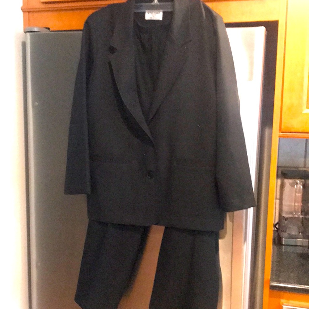 Draper Damon’s Womens Black Pants/Blazer